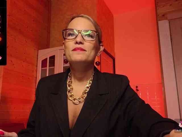 Findom_Lady_Shine webcam