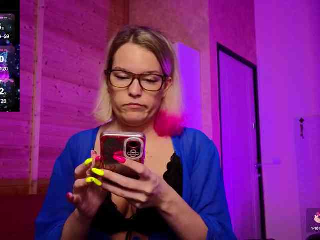Findom_Lady_Shine webcam
