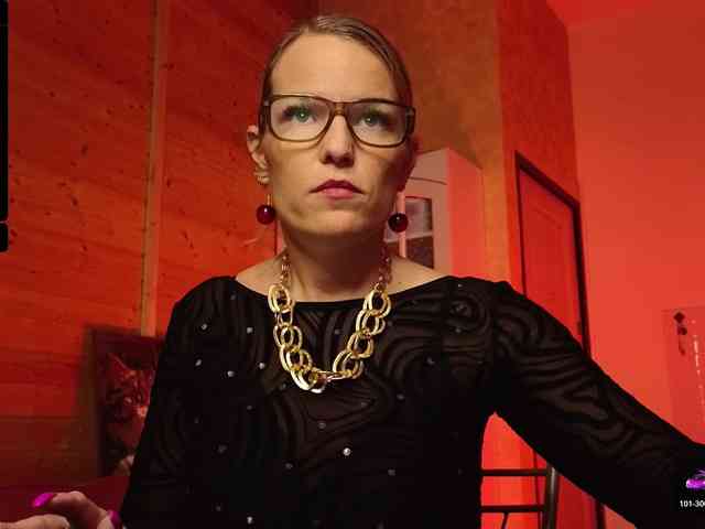 Findom_Lady_Shine webcam