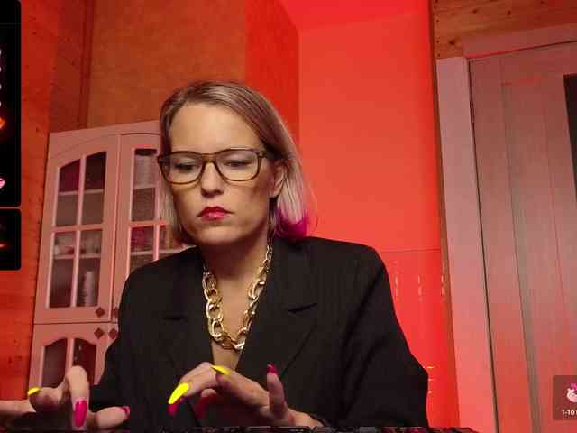 Findom_Lady_Shine webcam