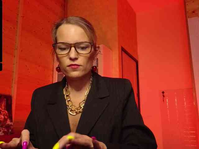 Findom_Lady_Shine webcam