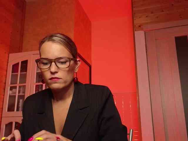 Findom_Lady_Shine webcam