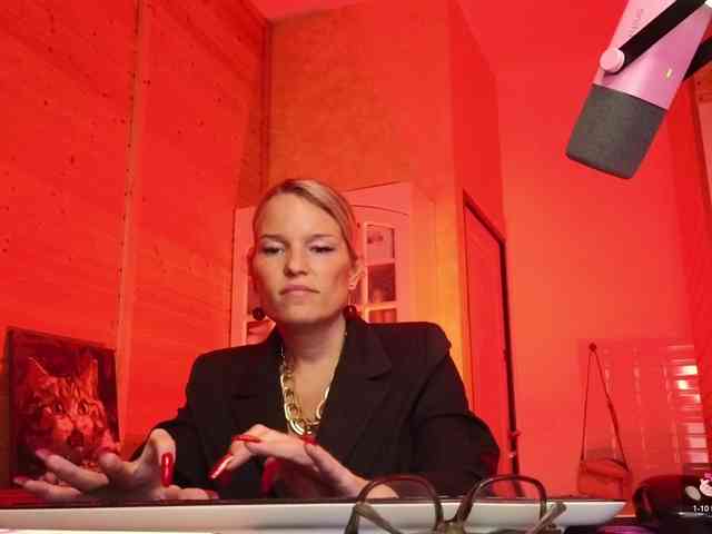 Findom_Lady_Shine webcam