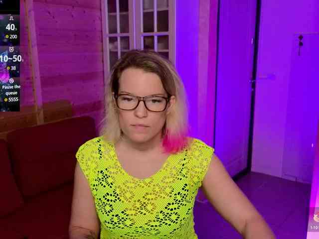 Findom_Lady_Shine webcam