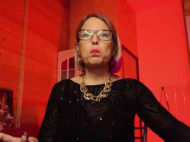 sweeteve050 Live Webcam on BongaCams