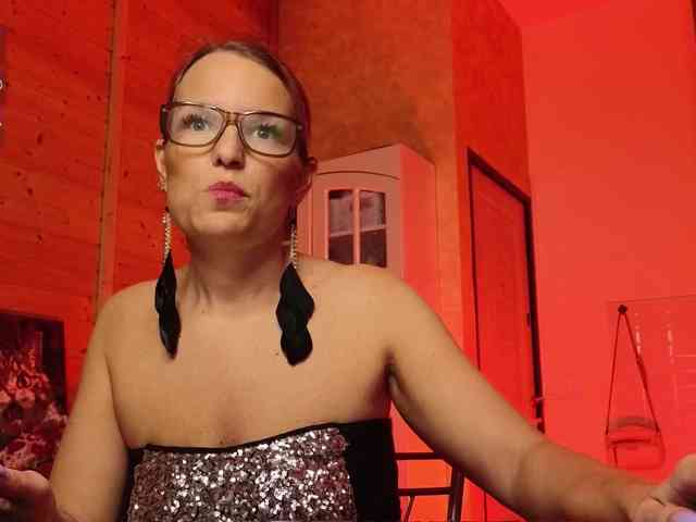 Findom_Lady_Shine webcam