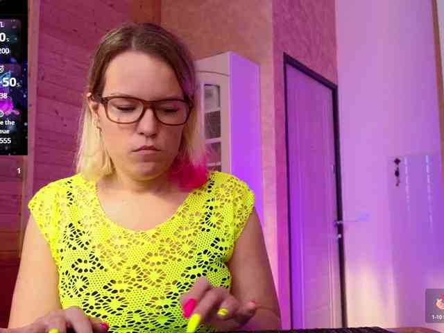 Findom_Lady_Shine webcam