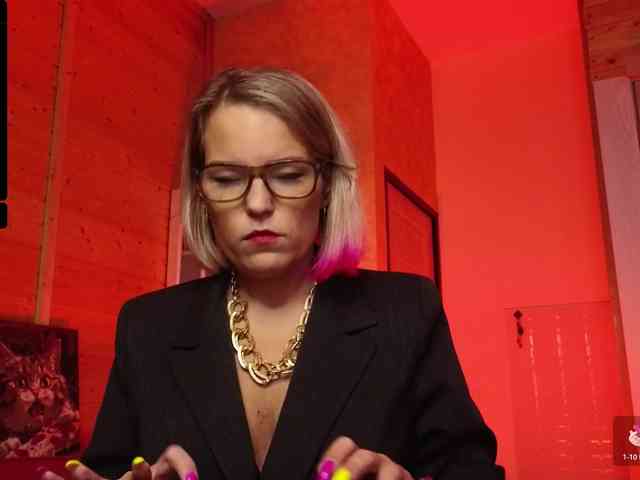 Findom_Lady_Shine webcam