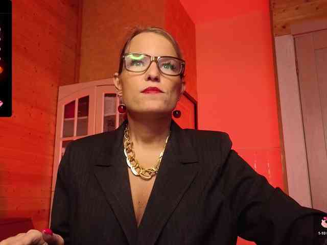 Findom_Lady_Shine webcam