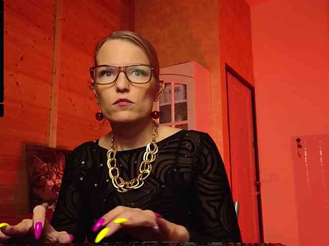 Findom_Lady_Shine webcam