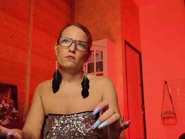 Findom_Lady_Shine webcam