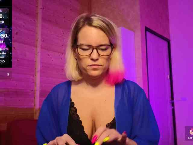 Findom_Lady_Shine webcam