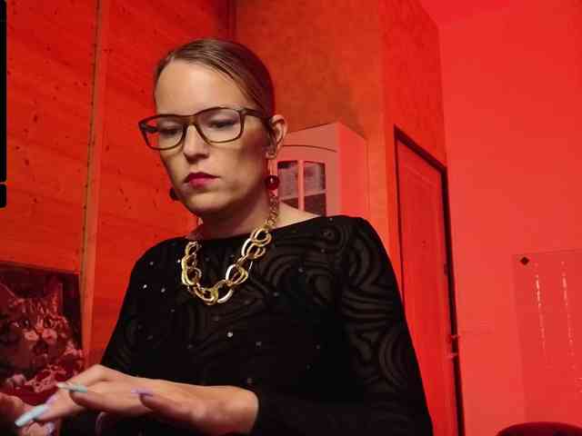 Findom_Lady_Shine webcam