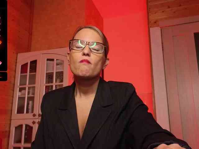 Findom_Lady_Shine webcam