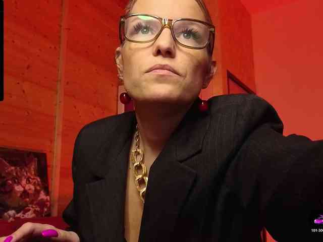 Findom_Lady_Shine webcam