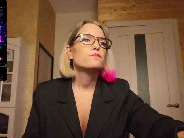 Findom_Lady_Shine webcam