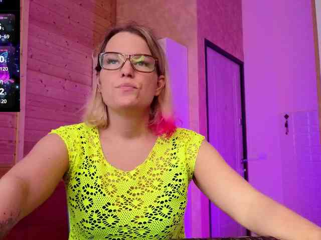 Findom_Lady_Shine webcam
