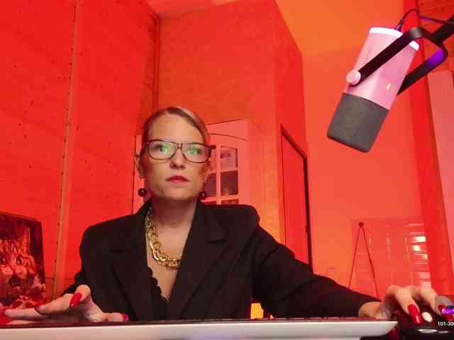 Findom_Lady_Shine webcam