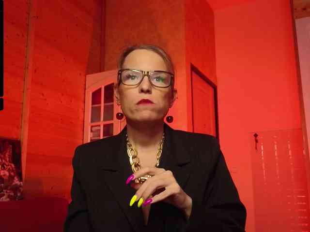 Findom_Lady_Shine webcam