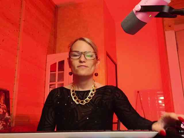 Findom_Lady_Shine webcam