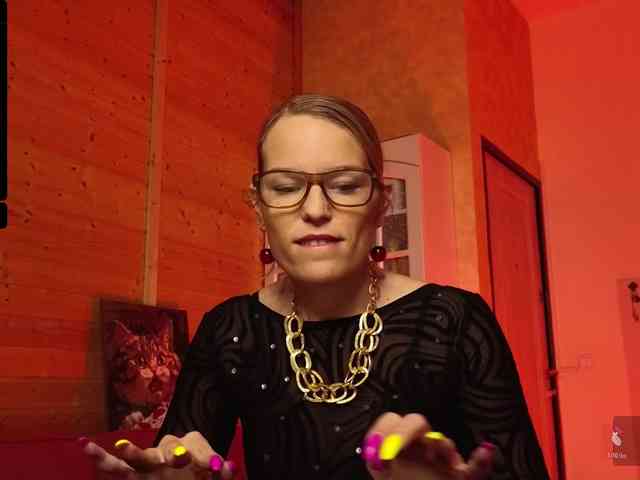 Findom_Lady_Shine webcam