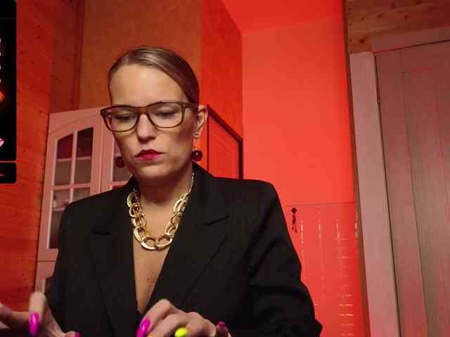 Findom_Lady_Shine webcam