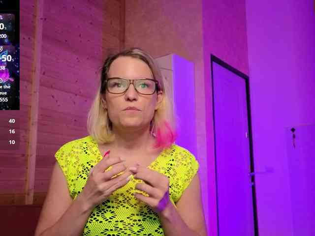 Findom_Lady_Shine webcam