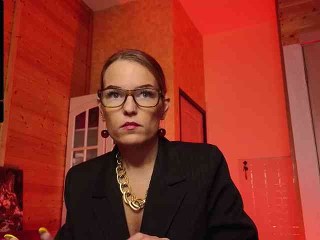 Findom_Lady_Shine webcam