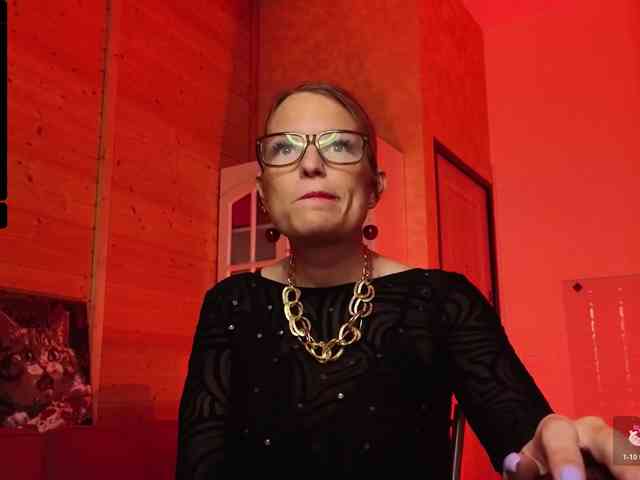 Findom_Lady_Shine webcam