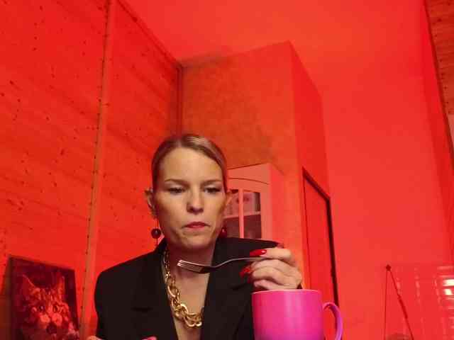 Findom_Lady_Shine webcam