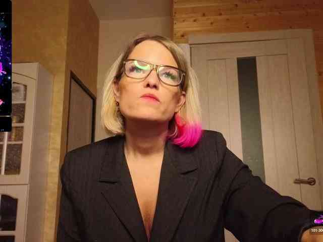 Findom_Lady_Shine webcam
