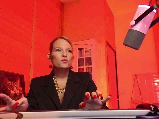 Findom_Lady_Shine webcam