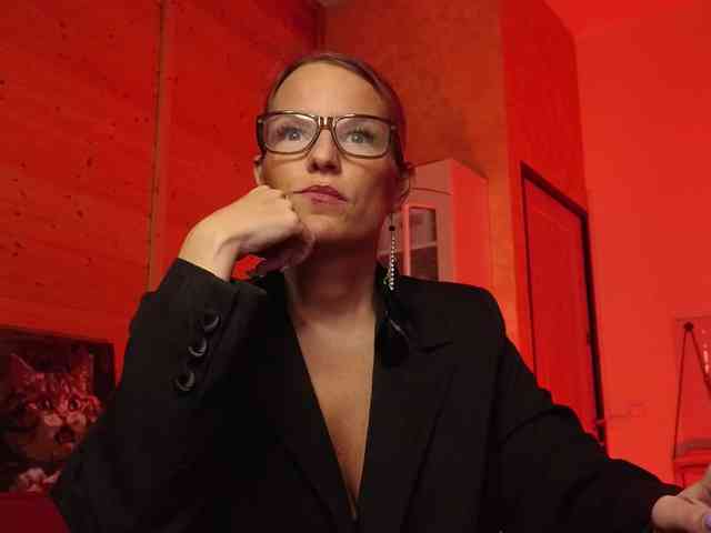 Findom_Lady_Shine webcam