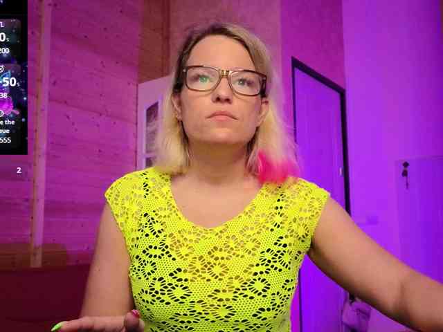 Findom_Lady_Shine webcam