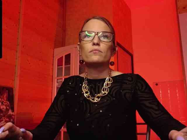 Findom_Lady_Shine webcam