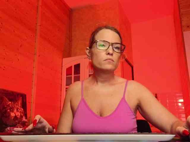 Findom_Lady_Shine webcam