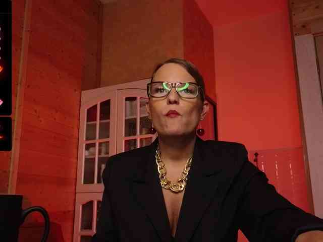 Findom_Lady_Shine webcam