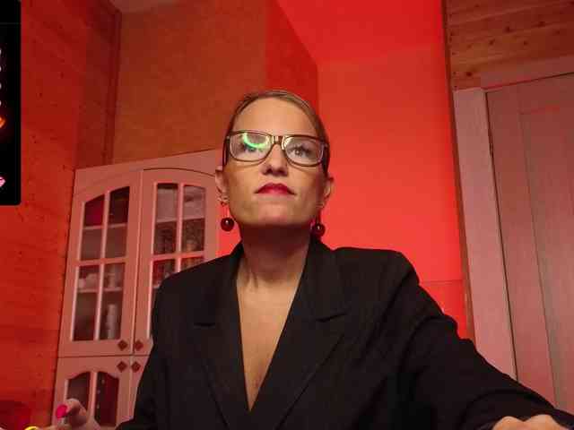 Findom_Lady_Shine webcam