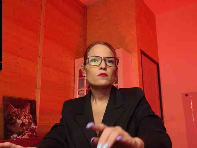 Findom_Lady_Shine webcam