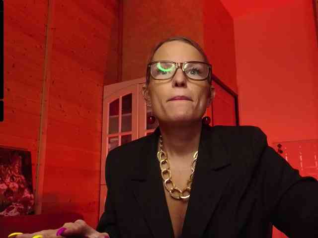 Findom_Lady_Shine webcam