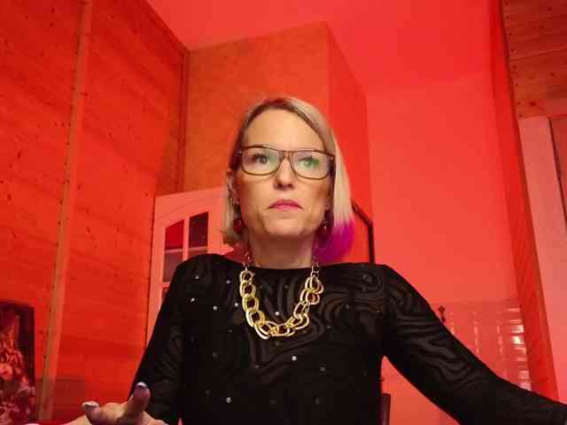 Findom_Lady_Shine webcam