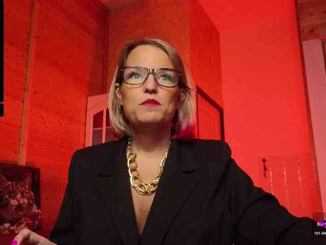 Findom_Lady_Shine webcam