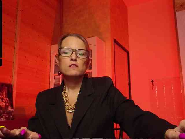 Findom_Lady_Shine webcam