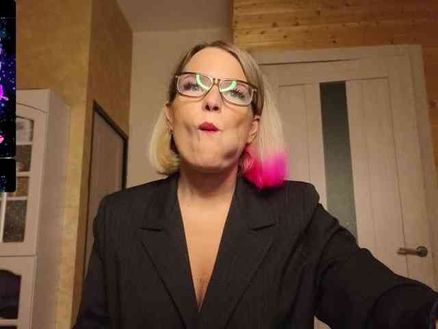 Findom_Lady_Shine webcam