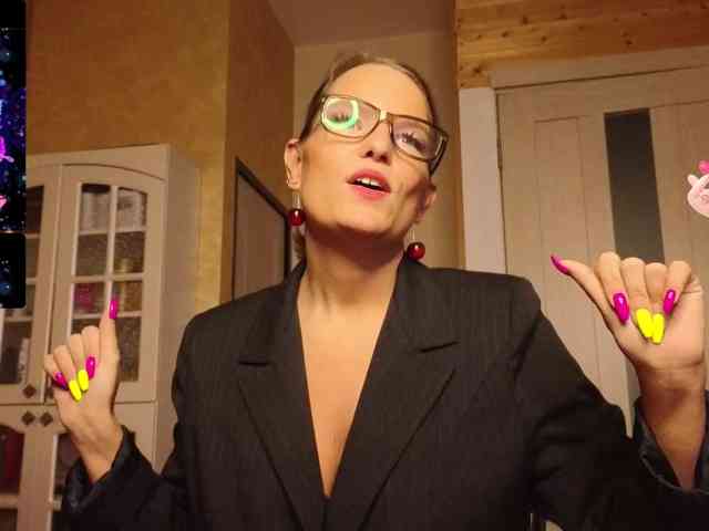 Findom_Lady_Shine webcam