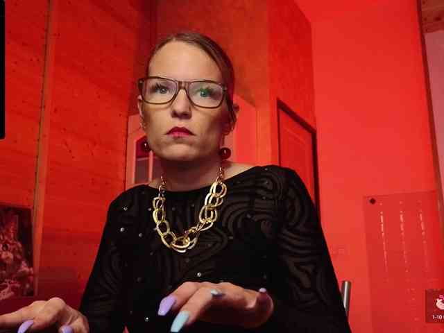 Findom_Lady_Shine webcam