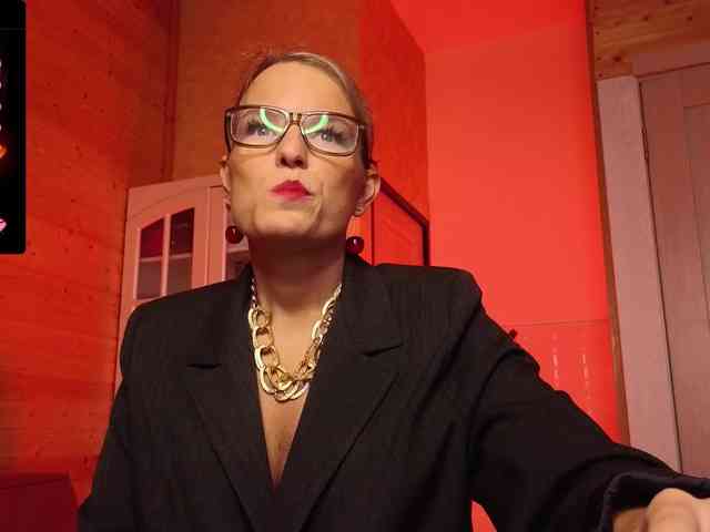 Findom_Lady_Shine webcam