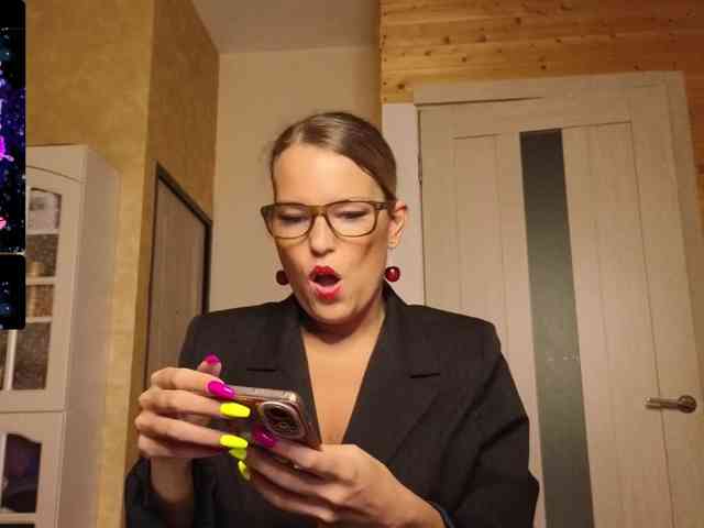 Findom_Lady_Shine webcam