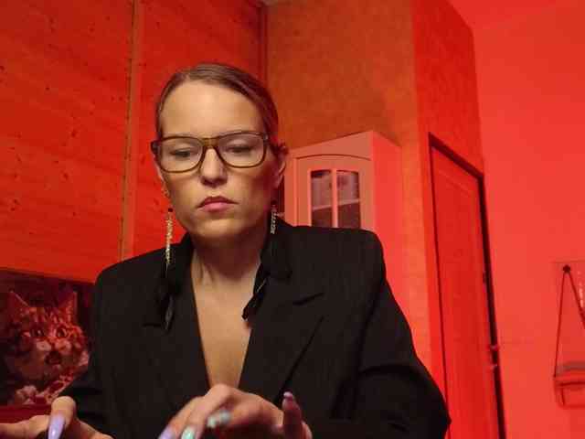 Findom_Lady_Shine webcam