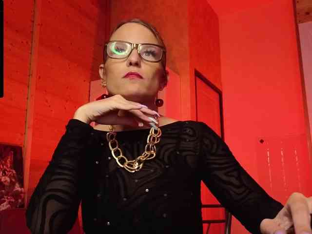 Findom_Lady_Shine webcam